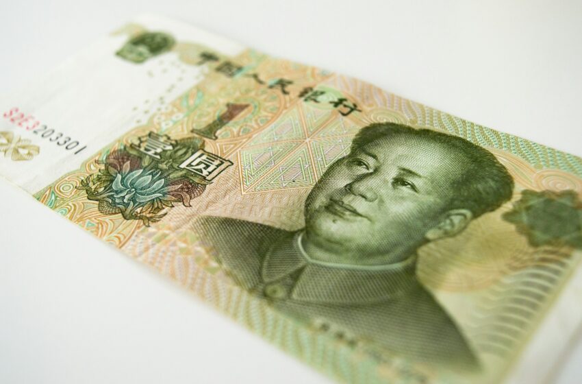  China’s Banks Take Measures to Strengthen Yuan Amid Market Turbulence